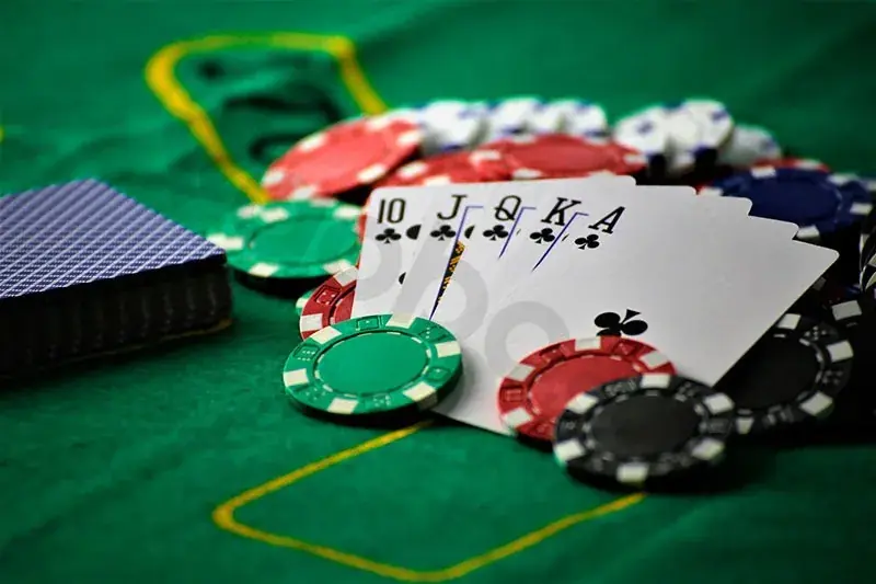 Nomini casino poker